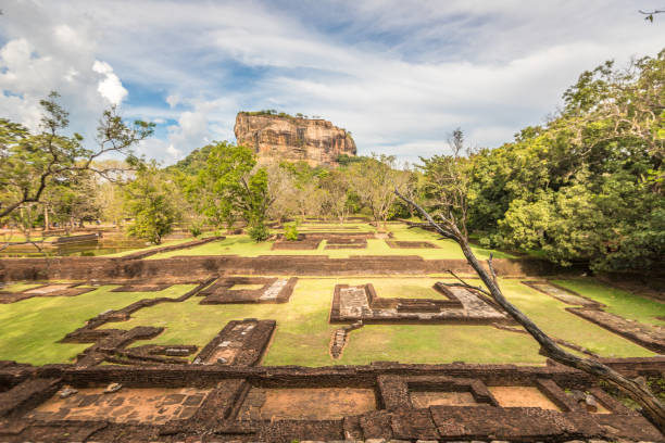 ruins in sigiriya - buddhism sigiriya old famous place imagens e fotografias de stock