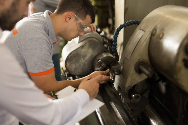 Engineering Operations Milling Machine 230+ Milling Machine Operation Stock Photos, Pictures & Royalty-Free ...