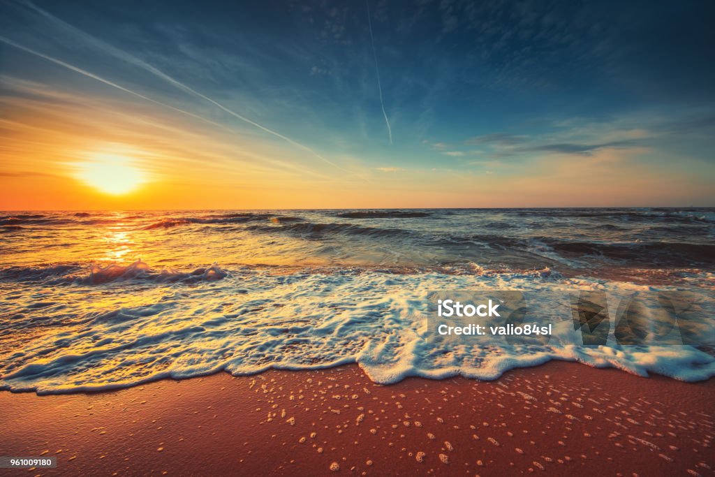 Beaux Fonds de nuage sur la mer, sunrise photo - Photo de Coucher de soleil libre de droits