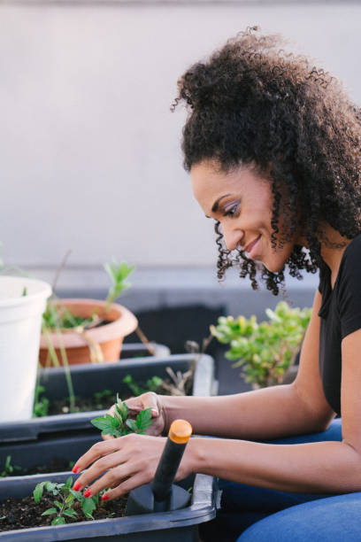 istock Young beautiful woman gardening 961032392