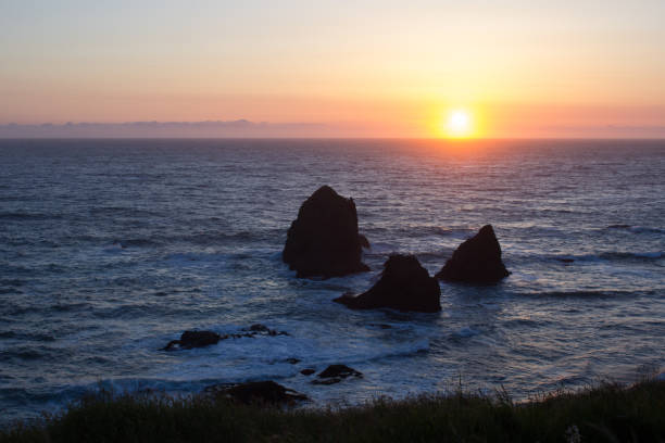 istock Sunset Over the Pacific Ocean in Coastal California 961036018