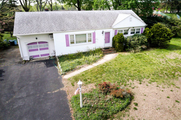 istock Neglected home and landscaping that needs Tender Loving Care, aerial 961097258