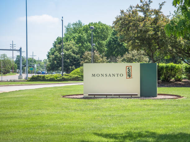 signo de sede corporativa de monsanto - herbicida fotografías e imágenes de stock