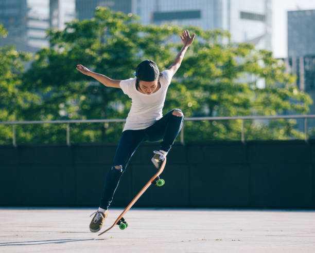 istock Skateboarder sakteboarding at city 961150922