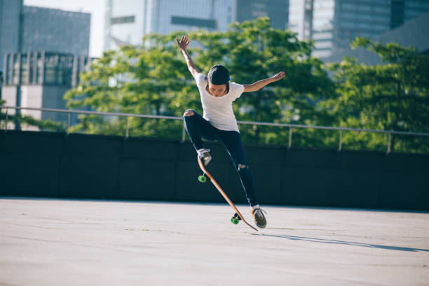 istock Skateboarder sakteboarding at city 961151160
