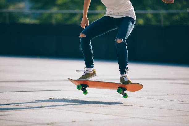 istock Skateboarder sakteboarding at city 961151702