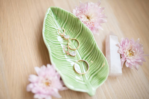 istock Pair of wedding rings and chrysanthemums. 961172514