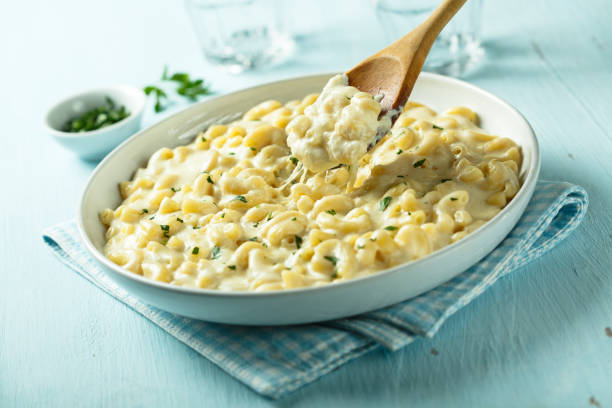 Macaroni and cheese Homemade macaroni and cheese green mac n cheese stock pictures, royalty-free photos & images