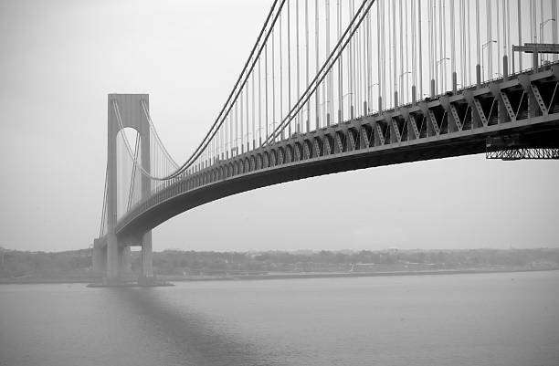 мост verrazano - cable stayed bridge staten island brooklyn new york city стоковые фото и изображения
