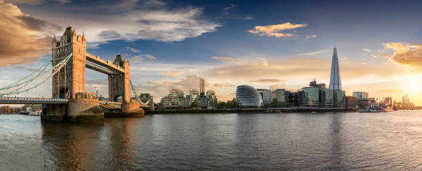 日没時間の間にロンドン橋タワー ブリッジ - london england tower bridge bridge skyline ストックフォトと画像