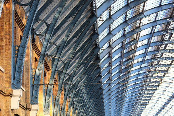 istock King's Cross Station, Platform 9 3/4 | Harry Potter 961350066