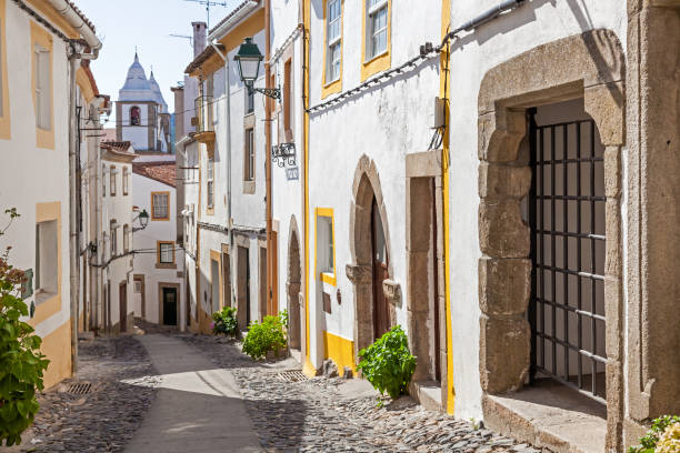 santa maria street in castelo de vide, alentejo, portugal. - castelo de vide imagens e fotografias de stock
