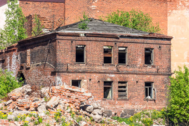 Old destroyed houses of brick with windows wall, around the ruins of the ruined city district. Old destroyed houses of brick with windows wall, around the ruins of the ruined city district amatrice stock pictures, royalty-free photos & images