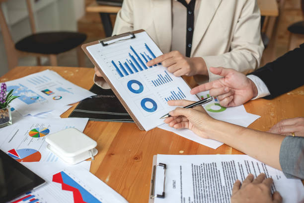 istock Business people meeting time. working with new startup project. Idea presentation, analyze plans. 961432062