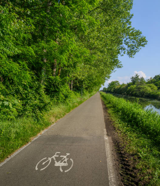 istock Empty cycling path along the Naviglio Pavese, canal which stretches for 30km from Pavia to Milan, Italy. 961451472
