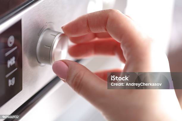 https://media.istockphoto.com/id/961466932/photo/hand-holding-rotate-dial-circle-button-heat-of-microwave-oven-for-cooking-food-in-kitchen-room.jpg?s=612x612&w=is&k=20&c=-HBqWC_8gB5sUZzSN1d05iixr4RrKqunKUPTzuJF3kE=