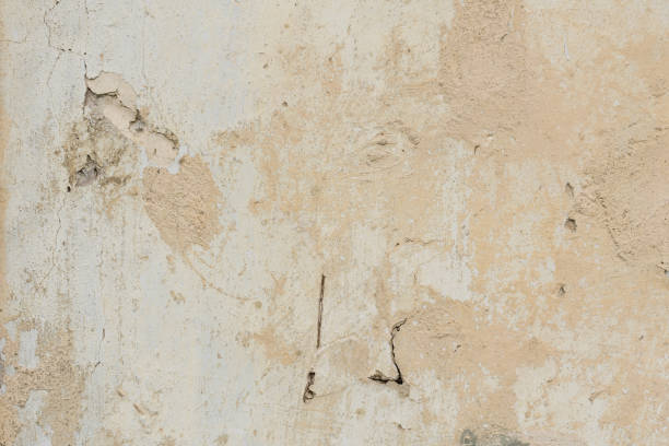 istock Wall fragment with scratches and cracks 961477926