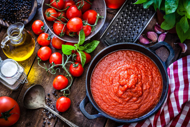 salsa de tomate - salsa de tomate fotos fotografías e imágenes de stock