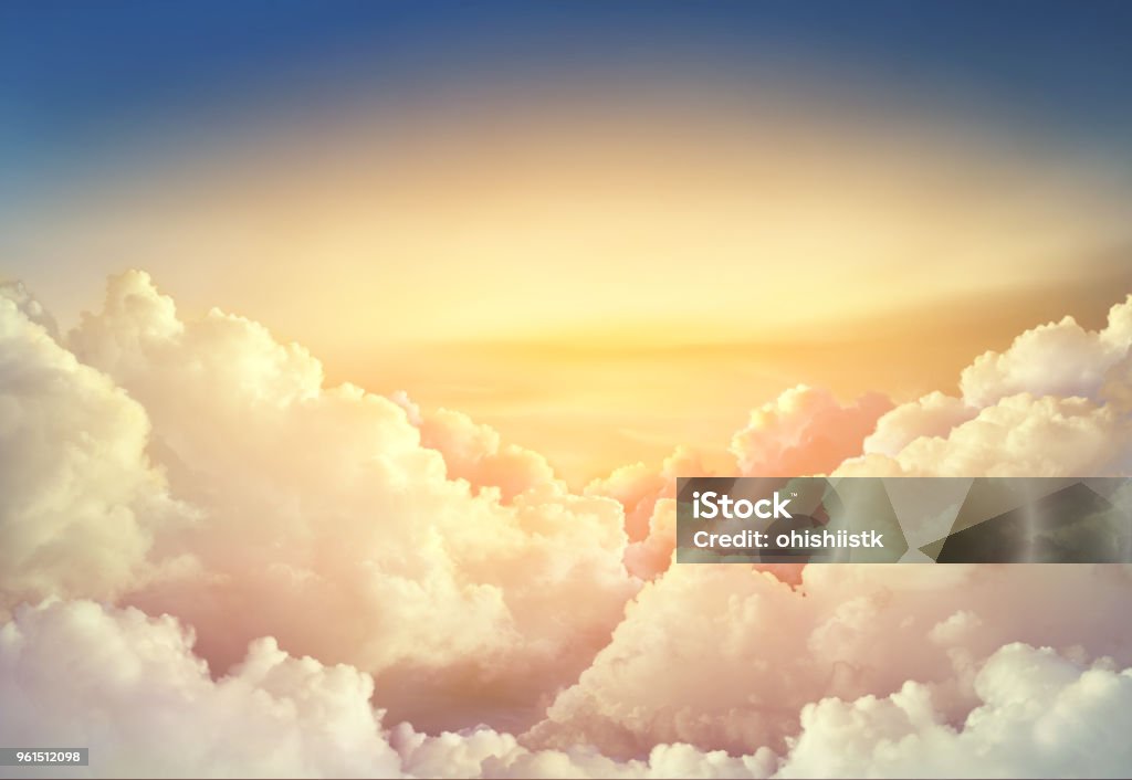 Himmelshintergrund Paradies mit großen Wolken - Lizenzfrei Wolke Stock-Foto