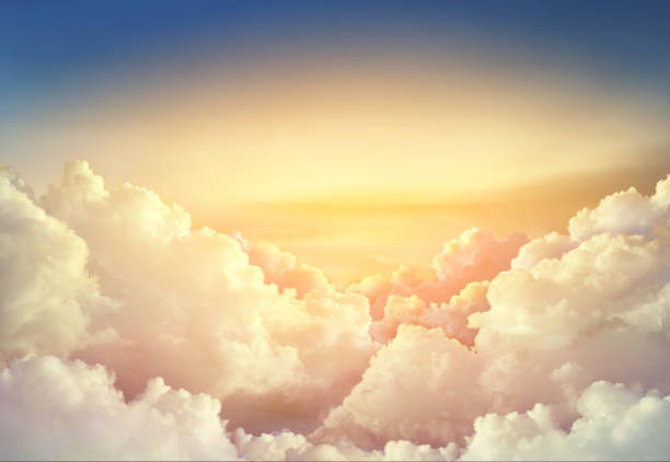 himmelshintergrund paradies mit großen wolken - idylle stock-fotos und bilder