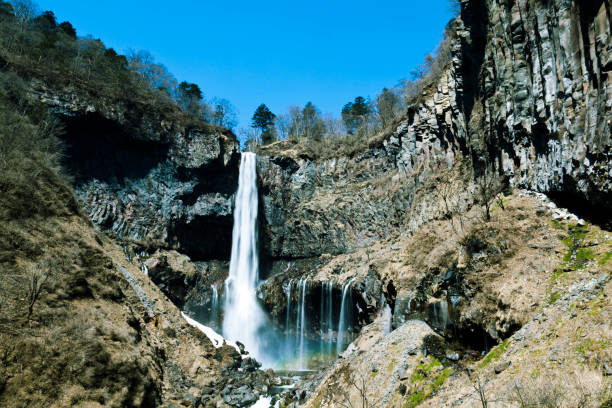 cascate di kegon vicino a nikko, giappone - water beauty in nature waterfall nikko foto e immagini stock