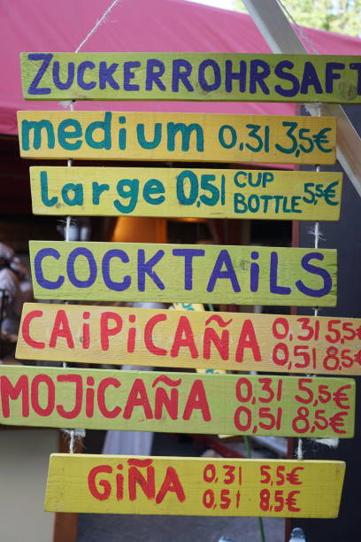 istock Sugarcane juice and cocktails retail 961520062