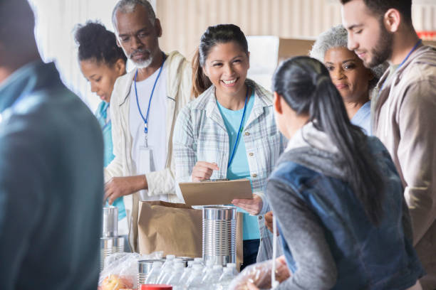 istock Food bank manager talks with volunteers 961524680