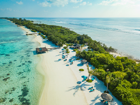 Vista aérea de Canareef Resort Maldivas, Herathera island, Atolón Addu photo