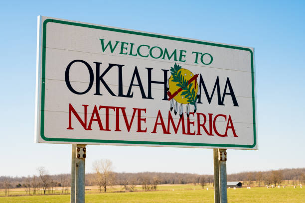 オクラホマ州記号、ネイティブ アメリカへようこそ - oklahoma ストックフォトと画像