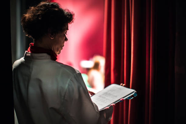 actor learning his lines backstage - atriz imagens e fotografias de stock