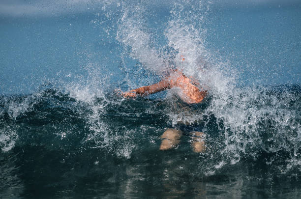 istock Man in waves of sea 961585294