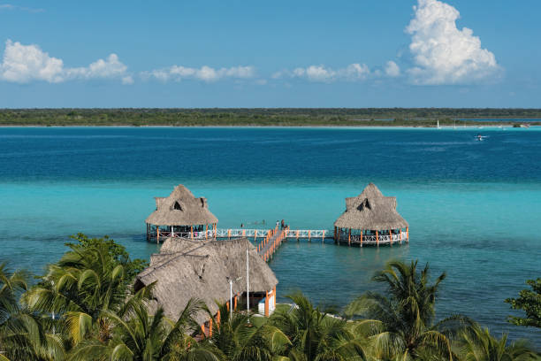 vista desde el fuerte de san felipe a laguna de bacalar - mayan riviera fotografías e imágenes de stock