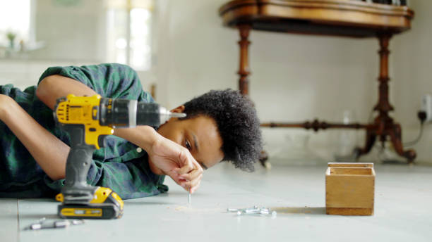 istock DIY floor woman 961618116
