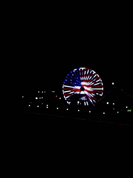 american flag lights on a ferris wheel - santa monica pier santa monica beach night amusement park imagens e fotografias de stock