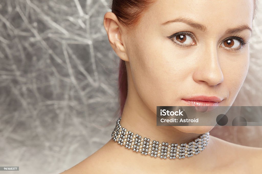 Belle femme avec Collier ras du cou - Photo de Collier libre de droits