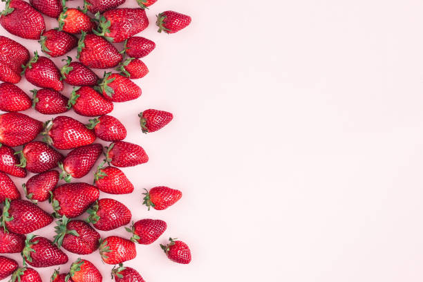 istock Strawberry on pastel pink background. Flat lay, top view 961690570