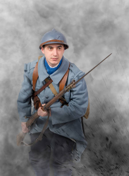 a French soldier 1914 1918 attack, November 11th a French soldier 1914 1918 attack, November 11th 1918 stock pictures, royalty-free photos & images