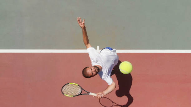 tenisista serwowanie - tennis serving playing men zdjęcia i obrazy z banku zdjęć