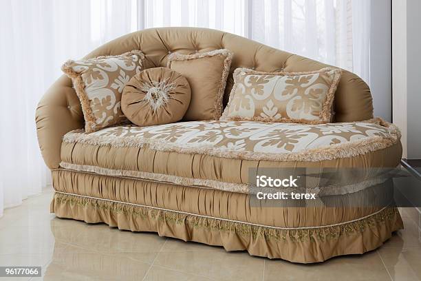 Piękne Sofa - zdjęcia stockowe i więcej obrazów Aksamit - Aksamit, Bez ludzi, Beżowy