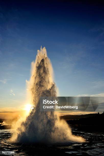 Geysir Strokkur Island Eruption Warmes Wasser Sprühen High Dampfbad Stockfoto und mehr Bilder von Geysir