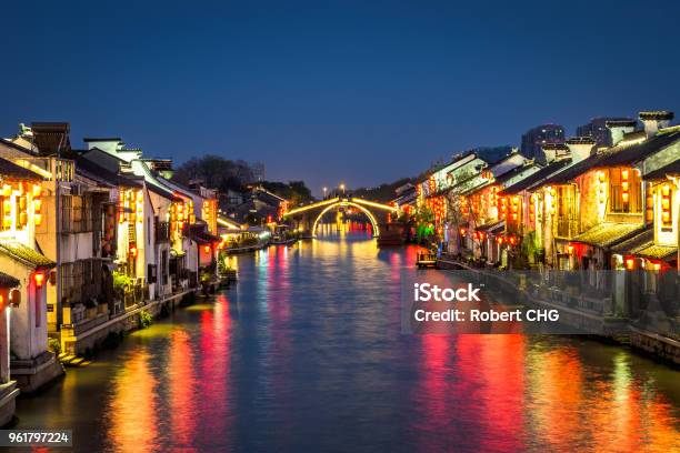 中國無錫清明大橋夜景 照片檔及更多 蘇州 照片 - 蘇州, 無錫, 城市