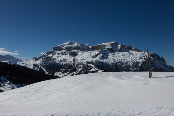 istock Sunny Ski Slope in Italian Dolomites Alps Scenery 961799972