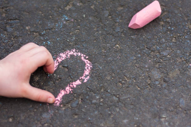 istock Schoolgirls hand shows heart gesture 961805718