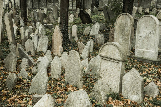 istock Jewish cemetery in Prague 961836916