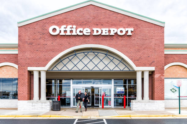 Office Depot store in Fairfax county, Virginia shop exterior entrance with sign, logo, doors , couple walking out Sterling, USA - April 4, 2018: Office Depot store in Fairfax county, Virginia shop exterior entrance with sign, logo, doors , couple walking out station stock pictures, royalty-free photos & images