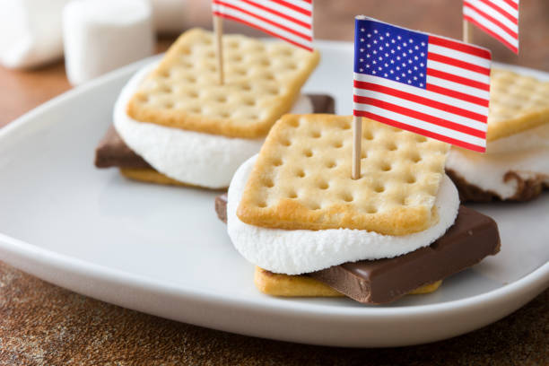 istock Homemade smore and USA flag 961872222