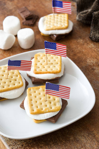 istock Homemade smore and USA flag 961875044