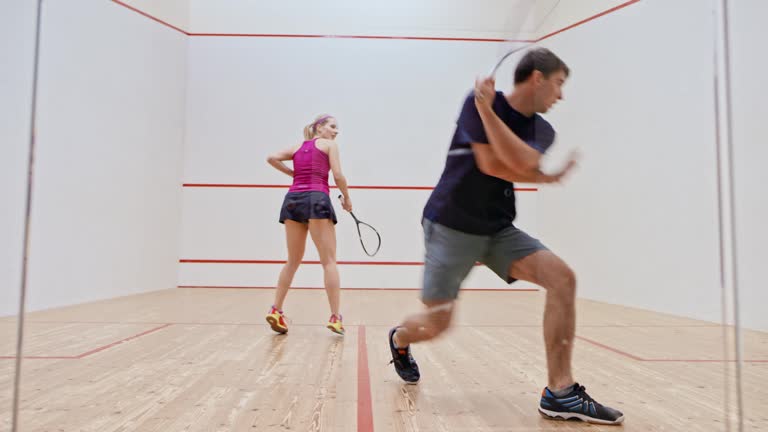 LD Young man and woman playing squash