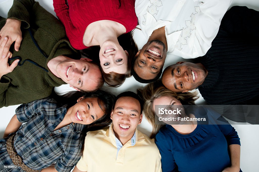 Círculo de amigos - Foto de stock de 20 a 29 años libre de derechos