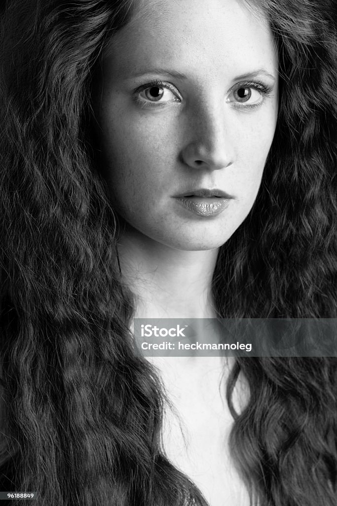 Das schöne Mädchen mit lockigem Haar - Lizenzfrei 18-19 Jahre Stock-Foto